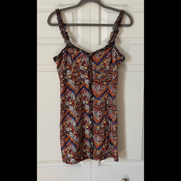 Forever 21 Dresses & Skirts - Forever21 Bright Floral Sleeveless Dress with Buttons and Ruffle Details, Size L
